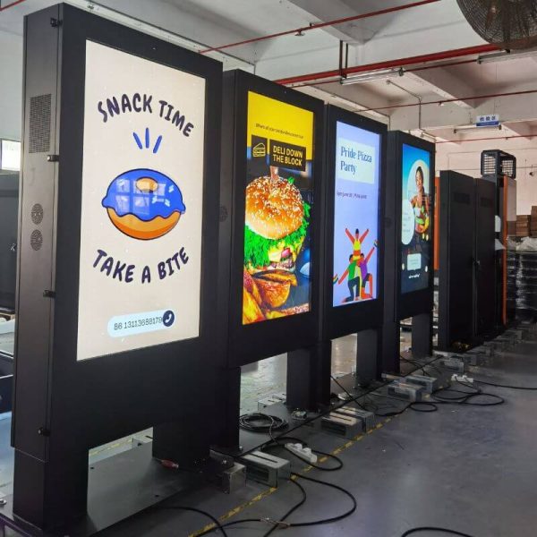 65 inch Waterproof LCD Digital Signage Custom Outdoor Display