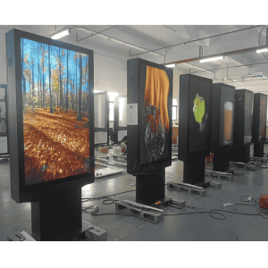 65 inch 4K Outdoor Digital Signage Displays Totem