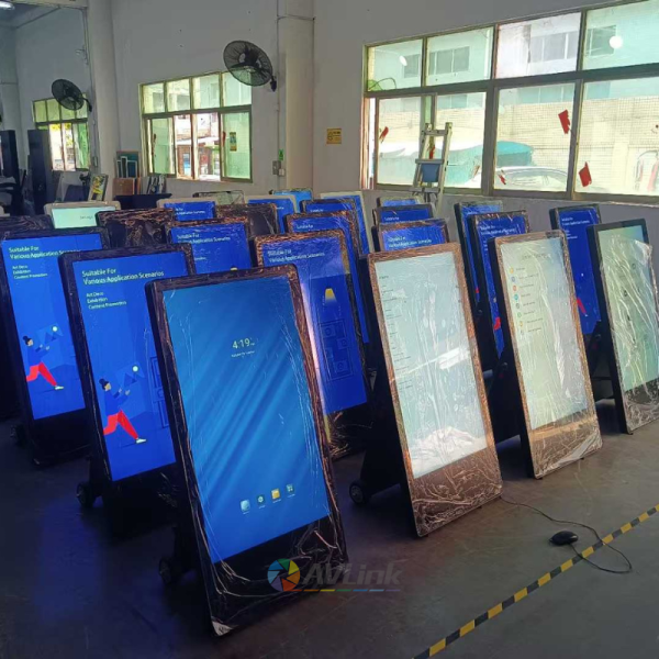 43 inch Waterproof Portable Outdoor LCD Kiosk Battery Powered