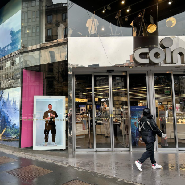 86 inch High Brightness Transparent 3D Hologram Display Outdoor Beam Box